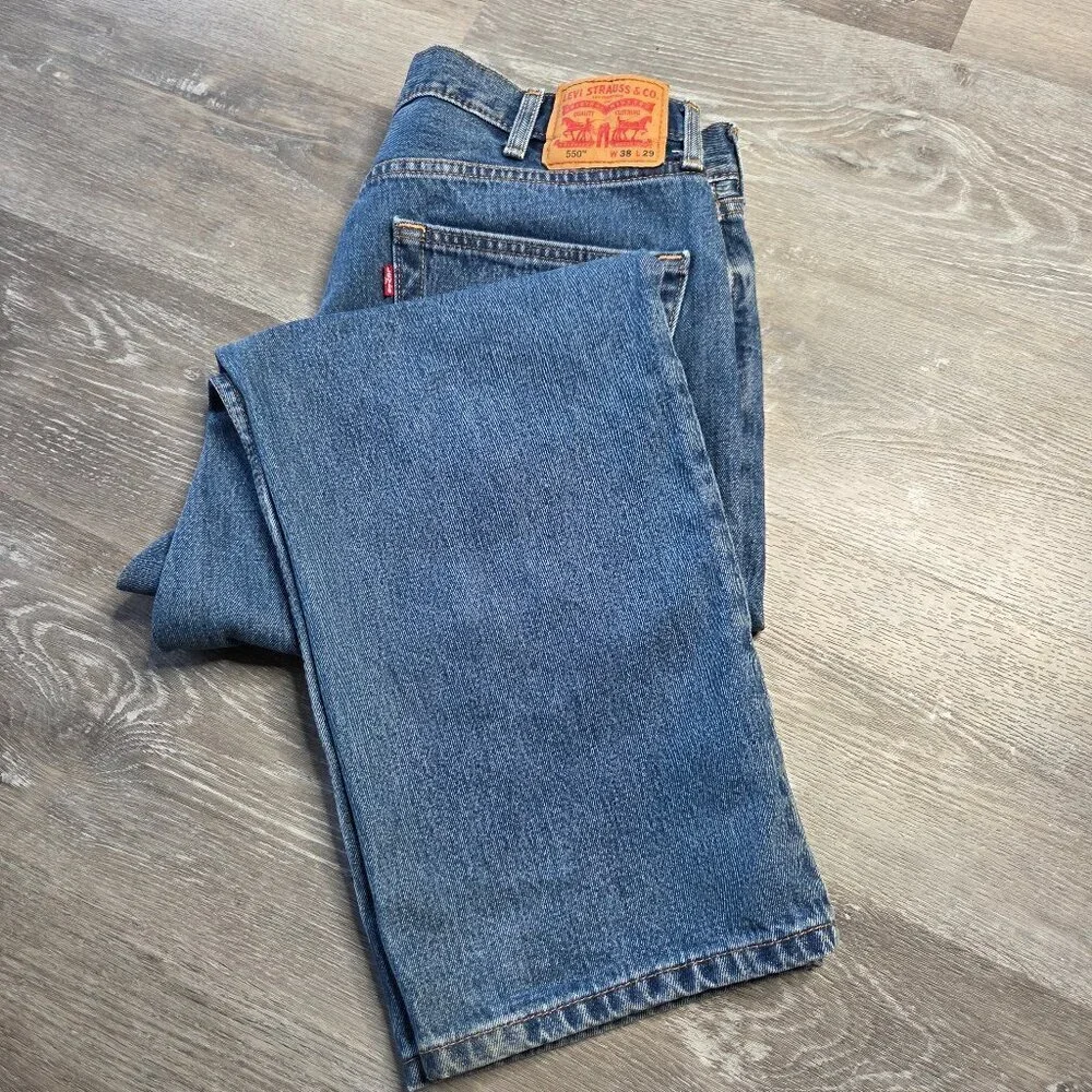 Men’s Levi’s 550 Relaxed Fit Jeans – Medium Wash – Size W38 L29